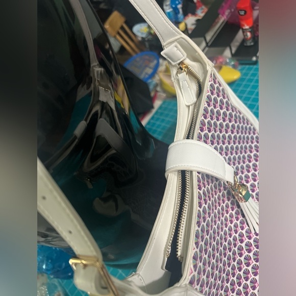 Sassy Jones white fan print shoulder bag - Picture 2 of 14